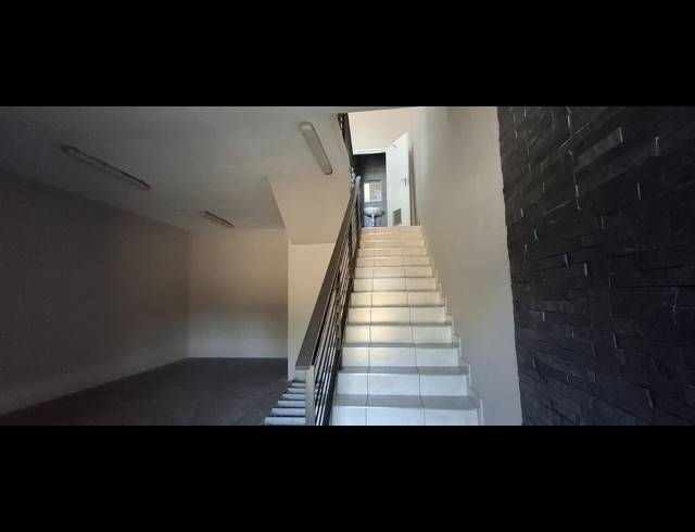 130M² BUILDING FOR SALE IN MOREHILL